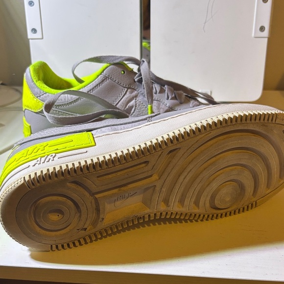 Nike Men's Sneakers in Gray and Neon Yellow - Picture 5 of 6